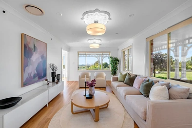 Figtree 5房 一处高地家庭庄园，坐拥令人惊叹的峭壁和海岸风光 An elevated family estate capturing breathtaking escarpment and coastal views