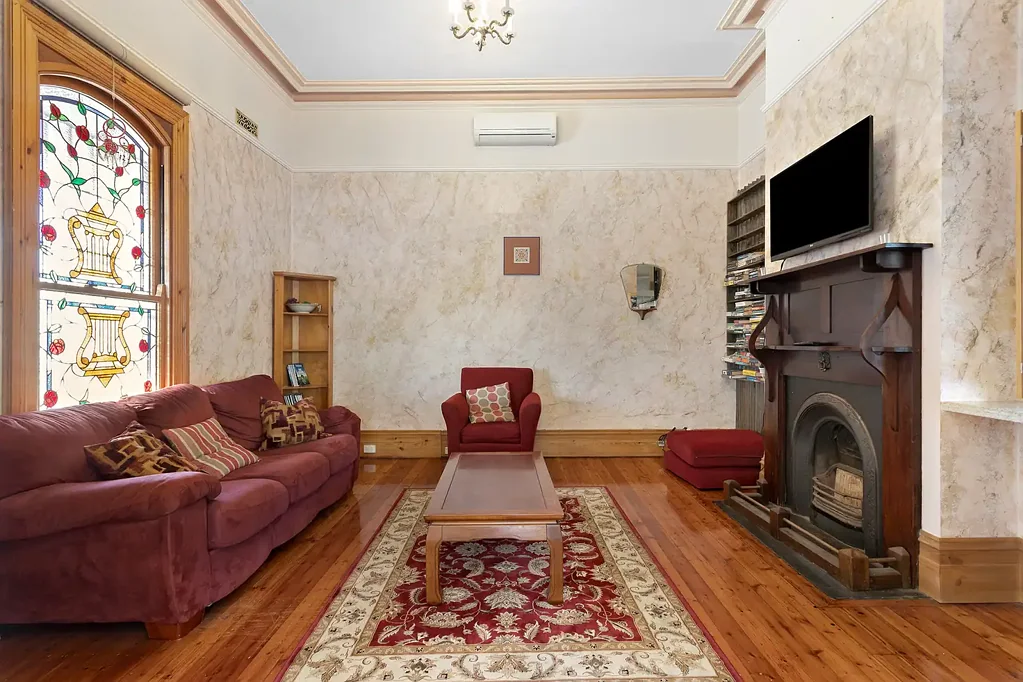 Victorian Mansion Apartment!