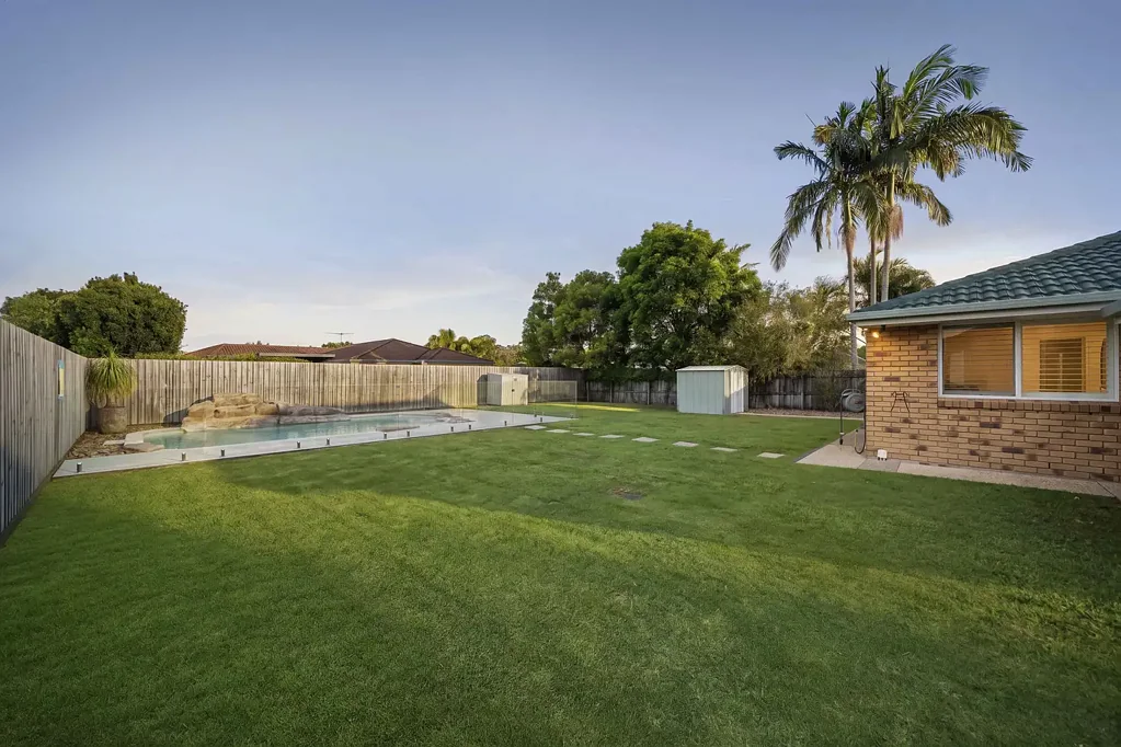 Sippy Downs 4房  FAM-Fabulous: Pool, Side Access, Huge Block, Media + Caravan Pad