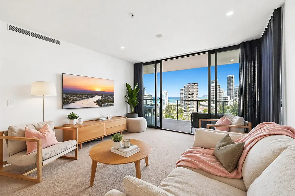 Broadbeach 2房  Coastal Living with exceptional Investment Appeal-designed for owner-Occupiers and investors alike in the Heart of Broadbeach