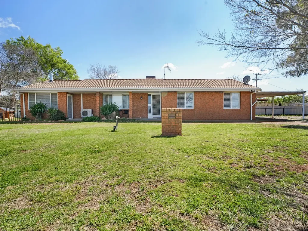 Narromine 3Kwarto Solid Investment or Comfortable Home – 188 Murgah Street, Narromine