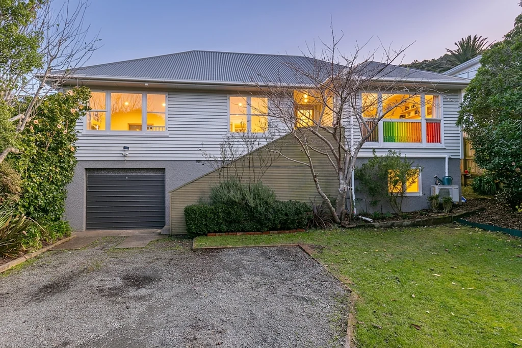 Karori 3房  MID-CENTURY CROWD-PLEASER | BEO $945,000