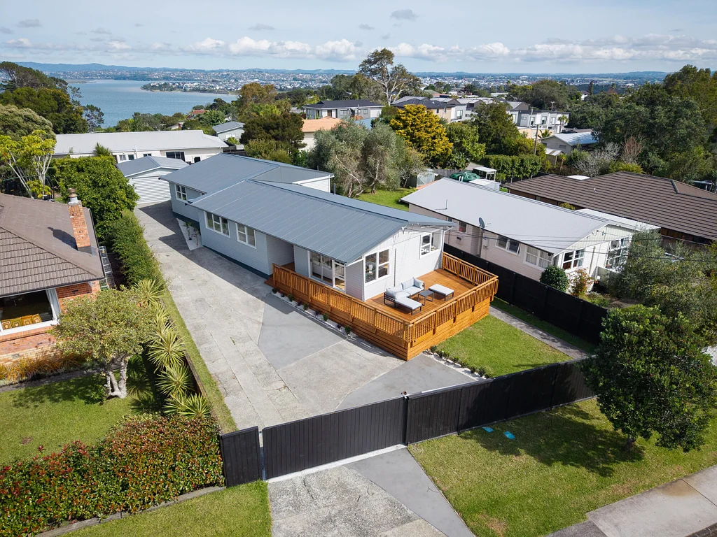 Beach Haven 7Moenga Home & Income - Renovated!