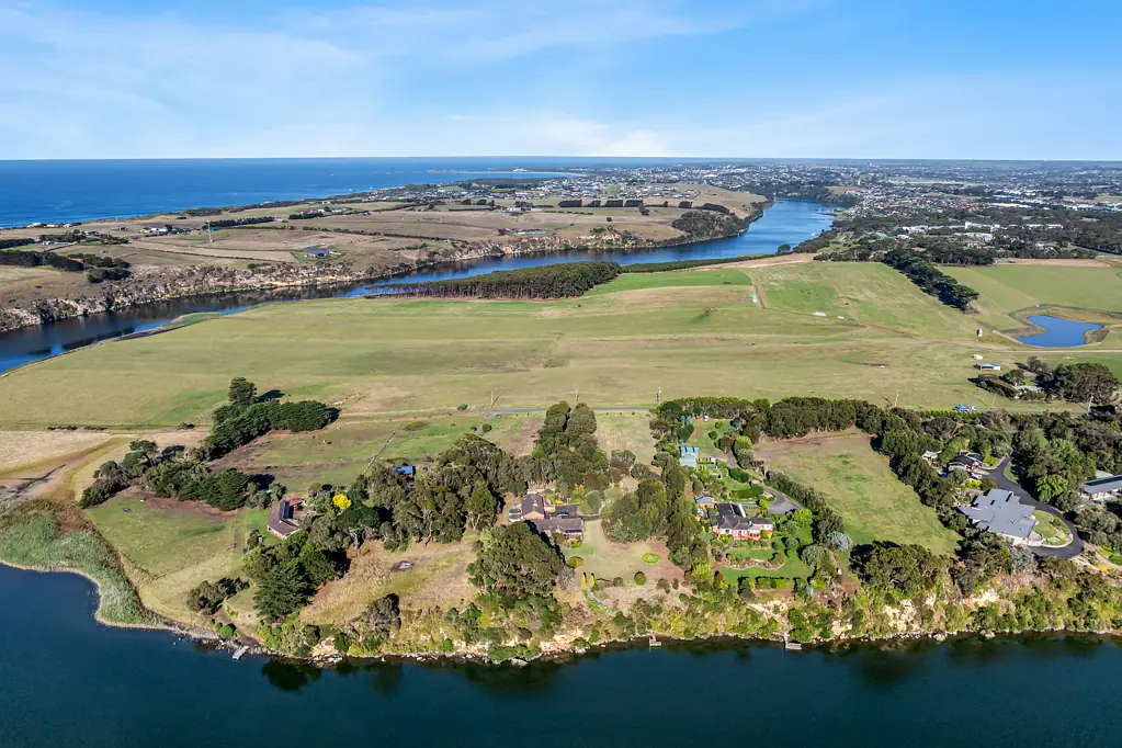 Warrnambool 3غرفة نوم Hopkins River frontage and private jetty, less than five minutes to the CBD