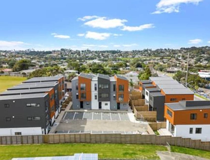 Unit 2/200 Sunnynook Road, Totara Vale, North Shore City, 2 Kuwarto, 2 Banyo, Townhouse