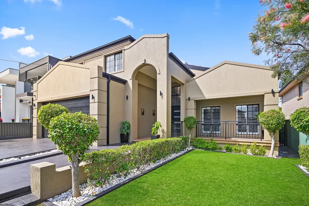 Merrylands 6침실 Double Brick Beauty With Exceptional Lifestyle