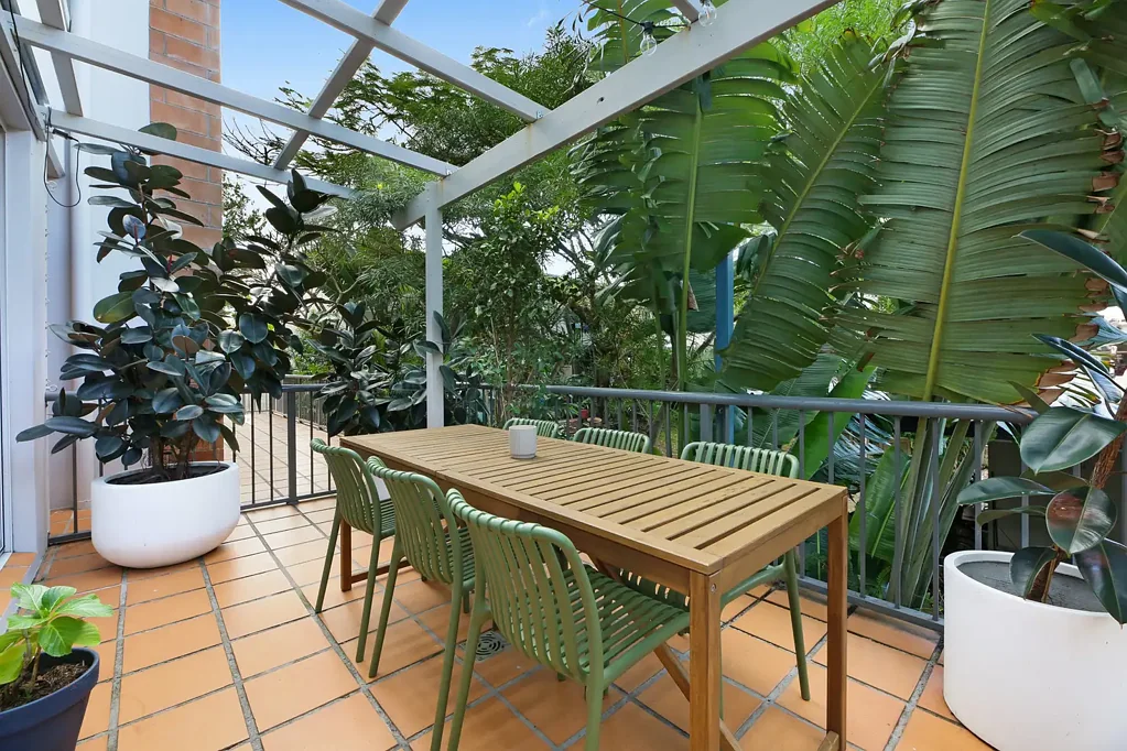 Mermaid Beach 2침실 Beachside Apartment with Exceptional Outdoor Living