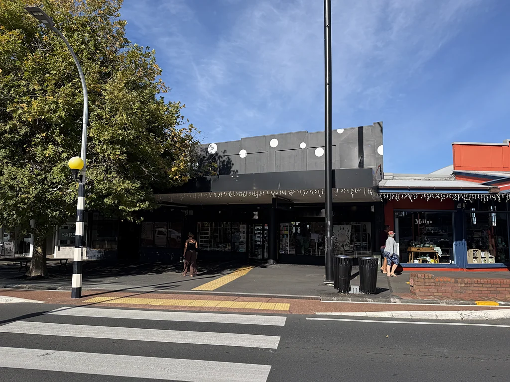 Ponsonby High-profile Ponsonby Road retail with courtyard