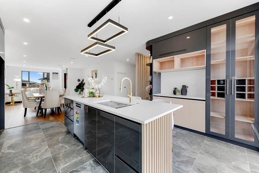 Flat Bush 6Moenga Double Luxury: Two Legal Kitchens & Home Office!