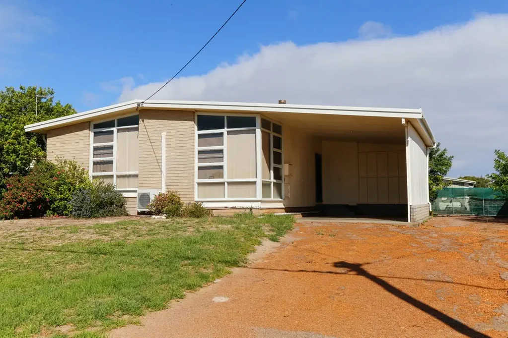 Castletown 3 Bedroom Home with Generous Block, Convenience and Location