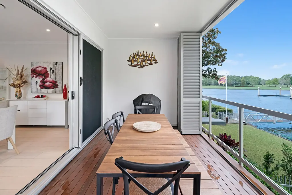 Merrimac 4कमरा STUNNING SECURE LAKELANDS LIVING!!!