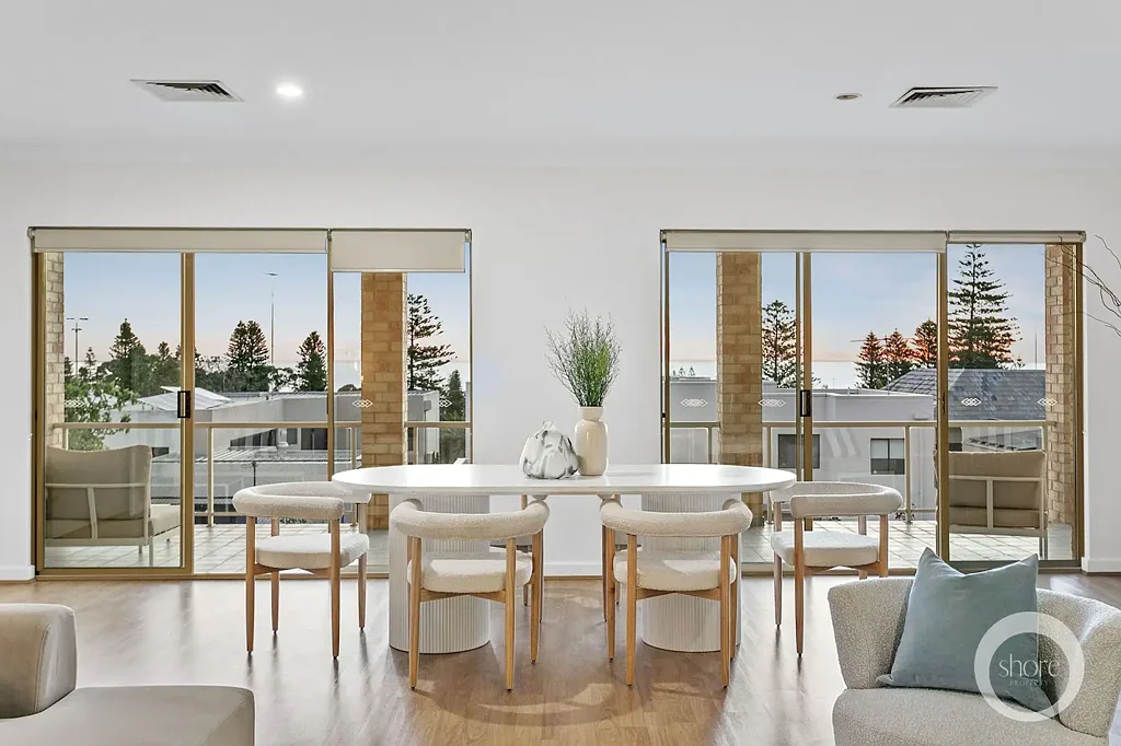 City Beach 6chambre Substantial Family Home | High on the Windarra Hillside