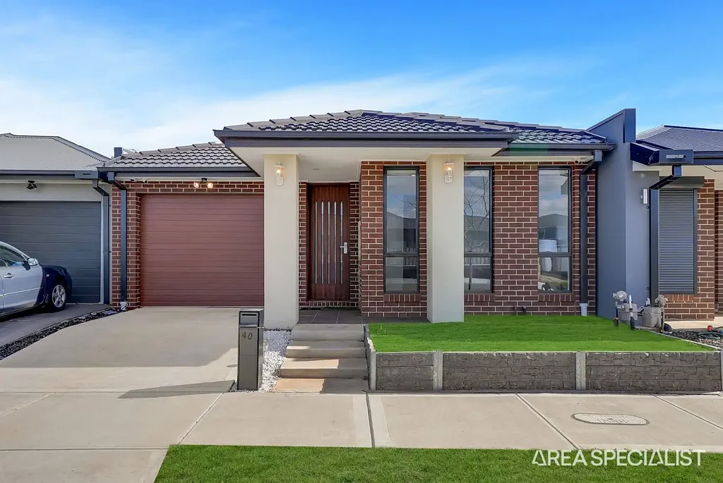 Stylish & Modern Family Living in Thornhill Park
