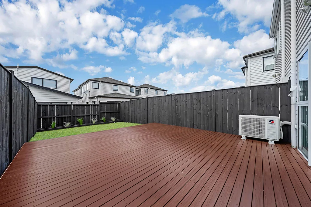 Flat Bush 2 Bedroom Nest or invest in top location!