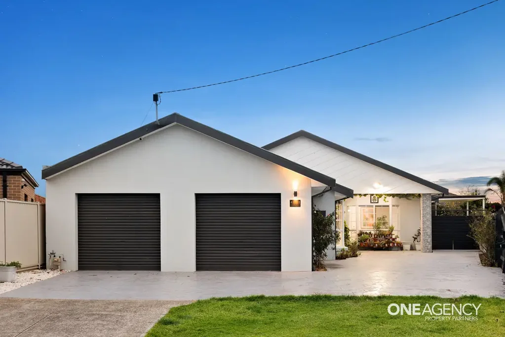 Altona Meadows 4 Bedroom Spacious Family Living in a Quiet Court Location