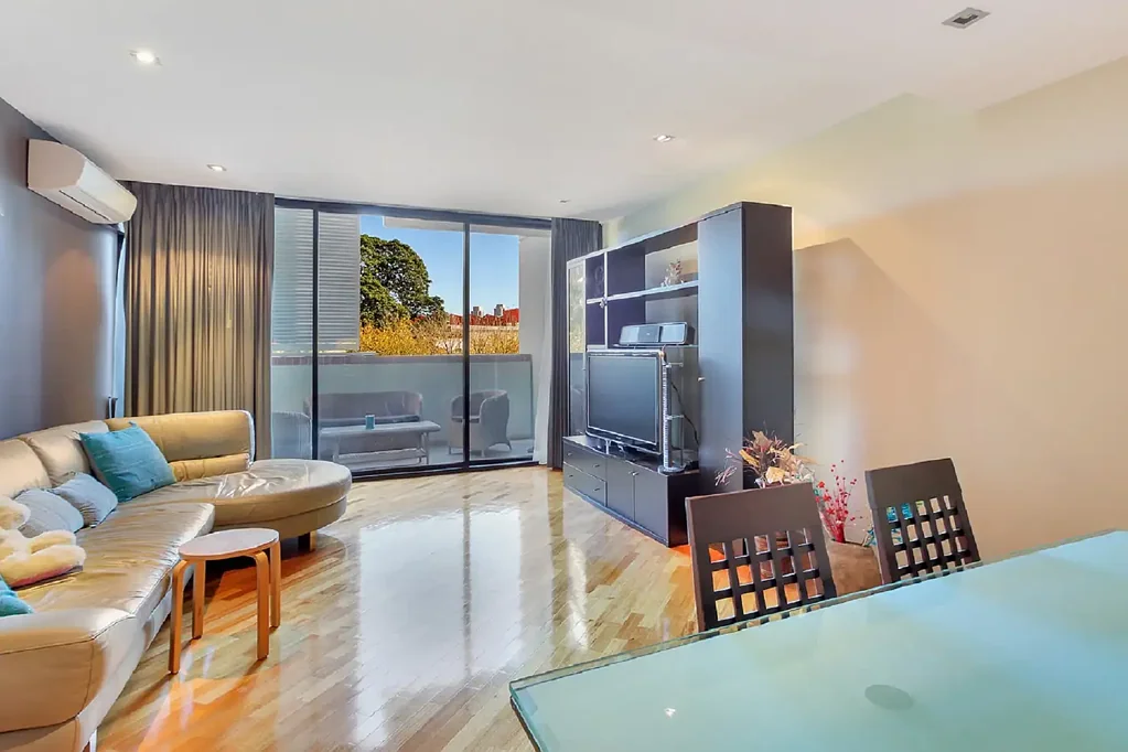 Partly furnished apartment in Zetland