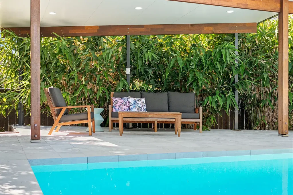 Deebing Heights 4Zimmer Rare 747m² Block With Poolside Oasis + Upgraded Extras - Owners Purchased Elsewhere!
