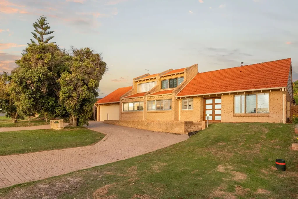 20 Henderson Drive, Kallaroo, WA 6025