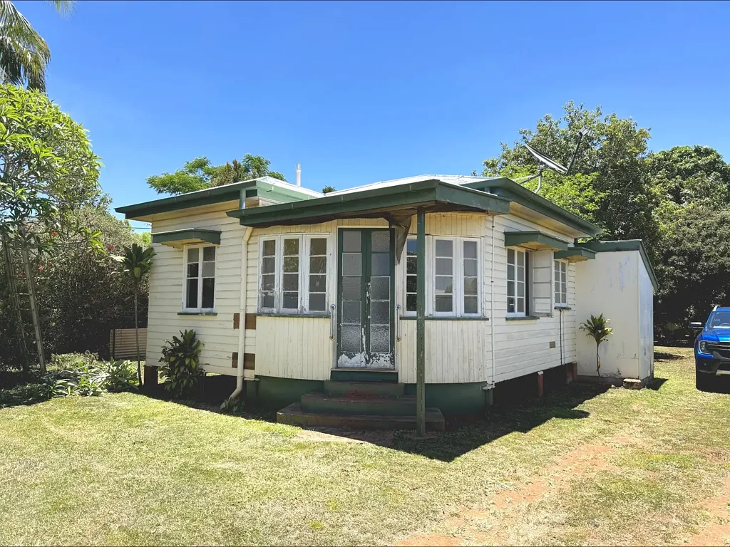 Mareeba 1ਬੈੱਡਰੂਮ TRIPLEX DEVELOPMENT OPPORTUNITY OR ENTRY LEVEL HOME - 903M2 MD ZONED!*