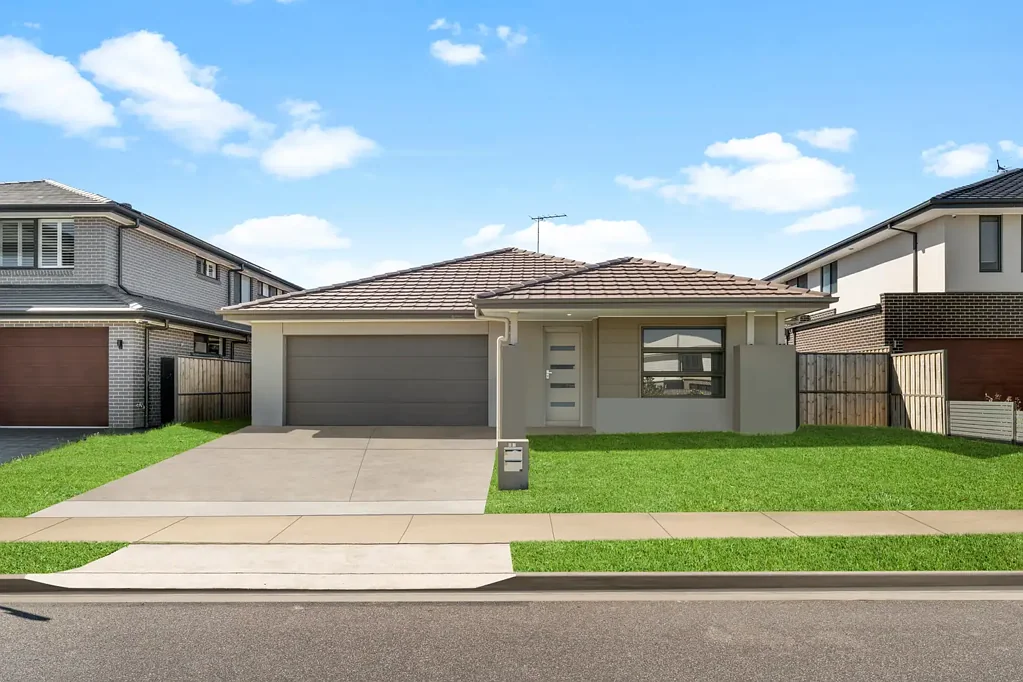 Gables 6Moenga Stylish Modern Home with Dual Living Potential in The Gables