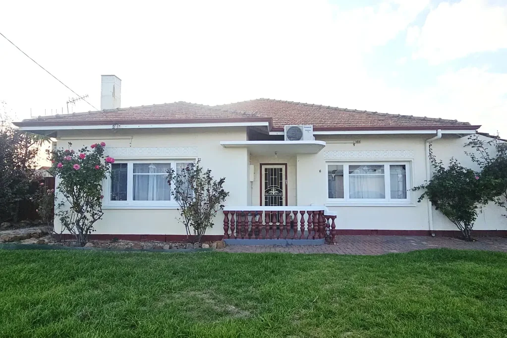 Katanning 4 Bedroom Spacious Family Living with Huge Shed & Entertaining Area