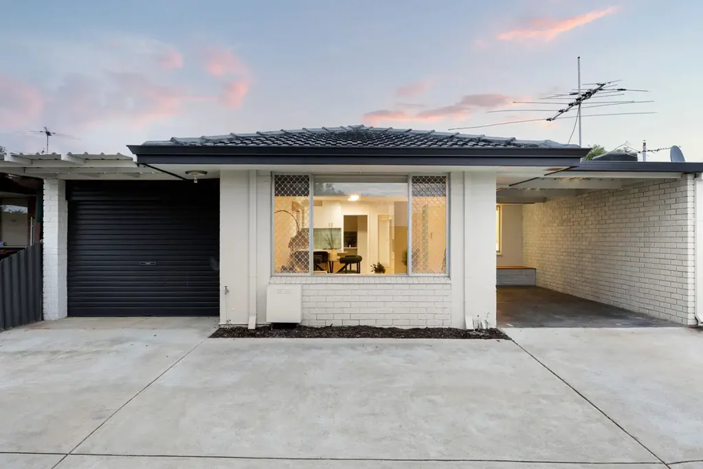 Shoalwater 3房  Why: Immaculately presented and renovated throughout, this premium property is a shining example of laid back coastal convenience