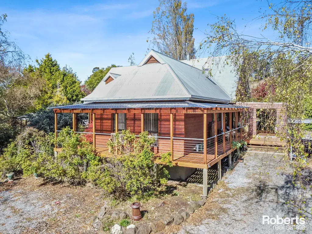 Mole Creek 4房  Four Bedroom  Farmhouse With Dam and Acreage