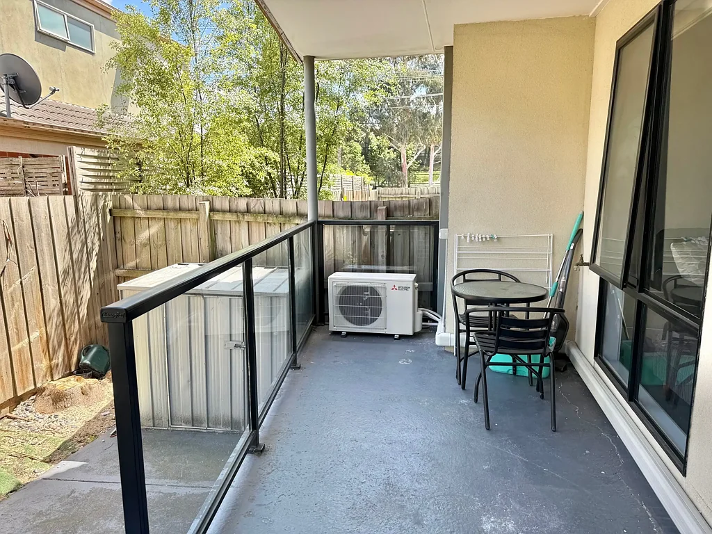 Modern FULLY FURNISHED apartment in the heart of CLAYTON