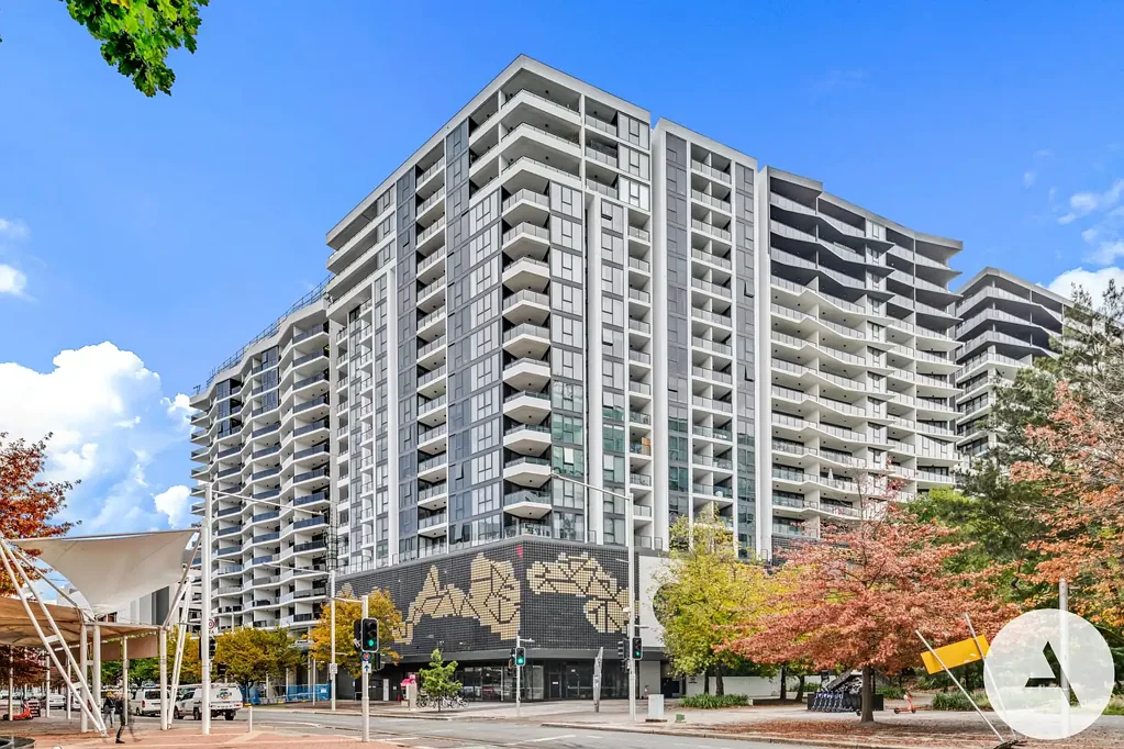 City 2chambre Modern & Elevated City Living in a Prime Location with great Fengshui!