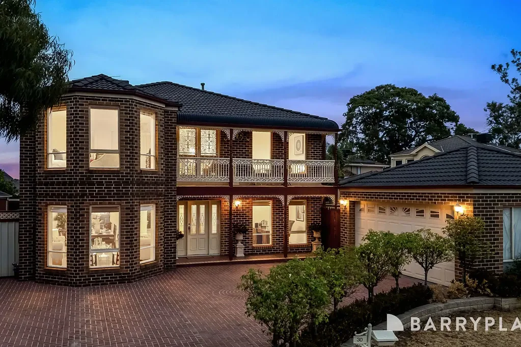 Mill Park 4房 Rivergum Estate优越位置 四卧主卧带水疗套间 石材厨房 多个生活区 优质教育选择 连通便利 Rivergum Living. Family Scale. A New Opportunity