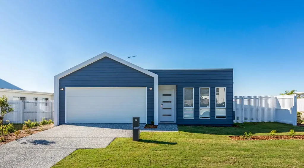 SPACIOUS 4 BEDROOM HOME IN THE HEIGHTS ESTATE!