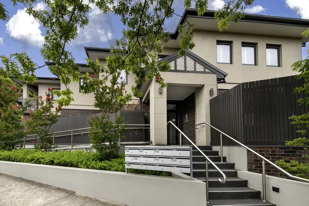 Surrey Hills 2ห้องนอน Light Filled & Immaculate with 2BR plus a Study