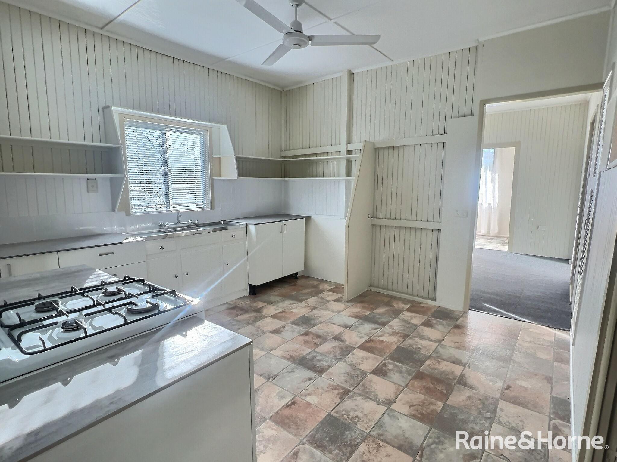 27 ROBERTS ST, SOUTH GLADSTONE QLD 4680, 0房, 0浴, House