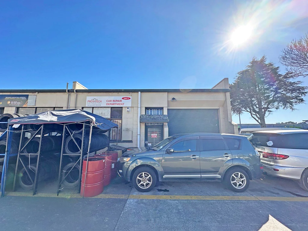 Wiri  ROAD FRONTAGE PLUS SIX CAR PARKS