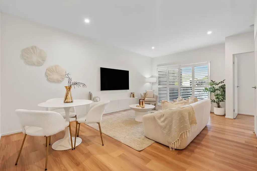 Nundah 2房 独家五户底层  私人庭院低维护  现代厨房石材台面  开放式生活区  时尚户外阳台  主卧套间浴室  精品complexes  邻近Nundah Village Rare Ground Floor Sanctuary with Private Courtyard