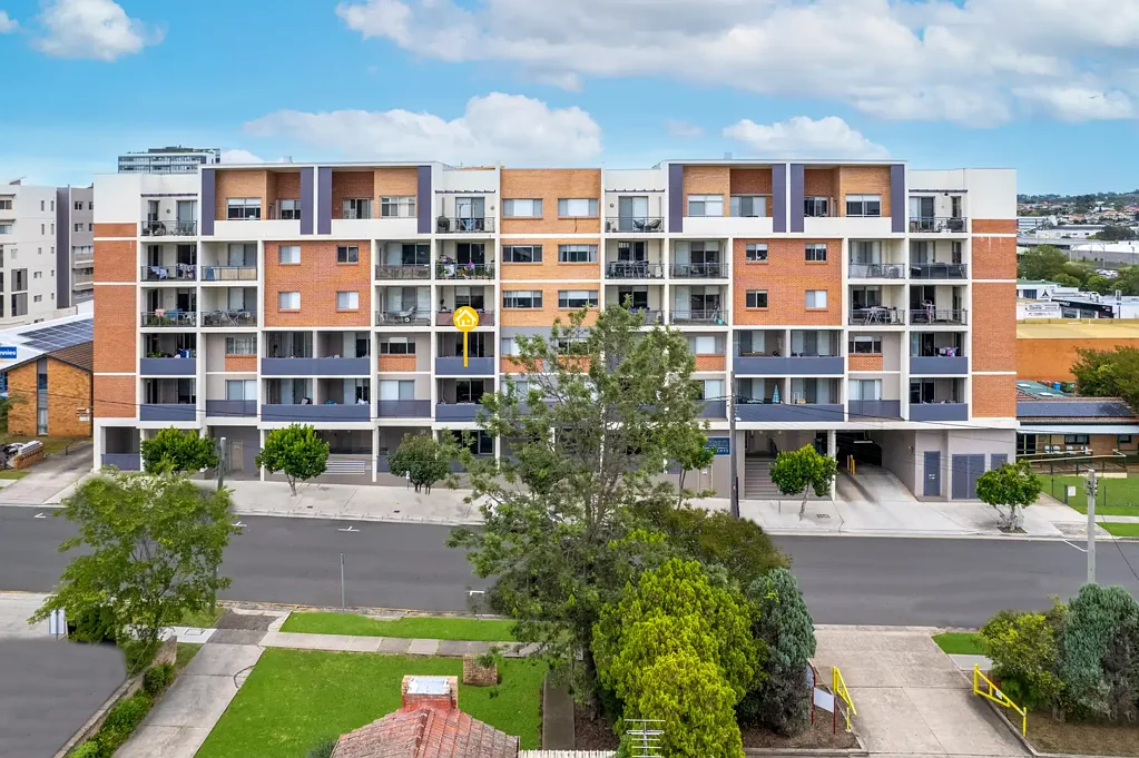 Campbelltown 2房 Campbelltown精巧公寓 宽敞两卧 主卧套房 内部洗衣 厨餐一体 分体空调 指定车位 生活便捷 The Perfect First Start or Smart Investment Opportunity