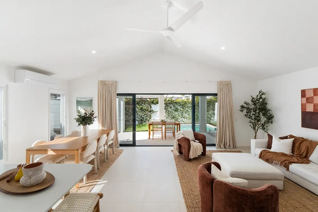 Parrearra 4房  Thoughtfully renovated resort-style oasis with space, style and exceptional functionality