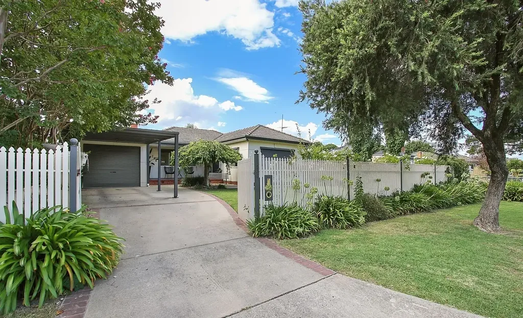 North Albury 4房  Classic Charm Meets Practical Living