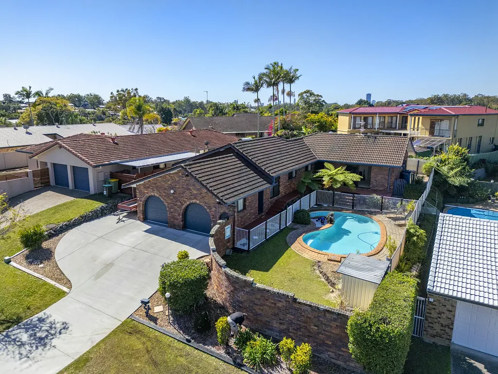 Ashmore 4 Bedroom ROCK-SOLID FAMILY HOME ... PRIME, CENTRAL & CONVENIENT LOCATION !!!