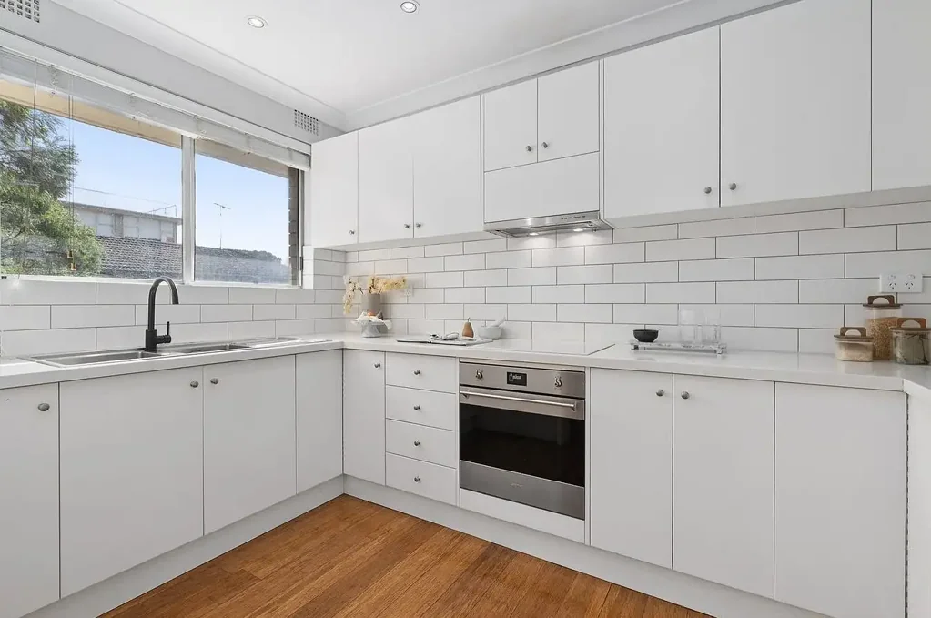 Updated Top-Floor Apartment with Two Balconies in a Prime Maroubra Location