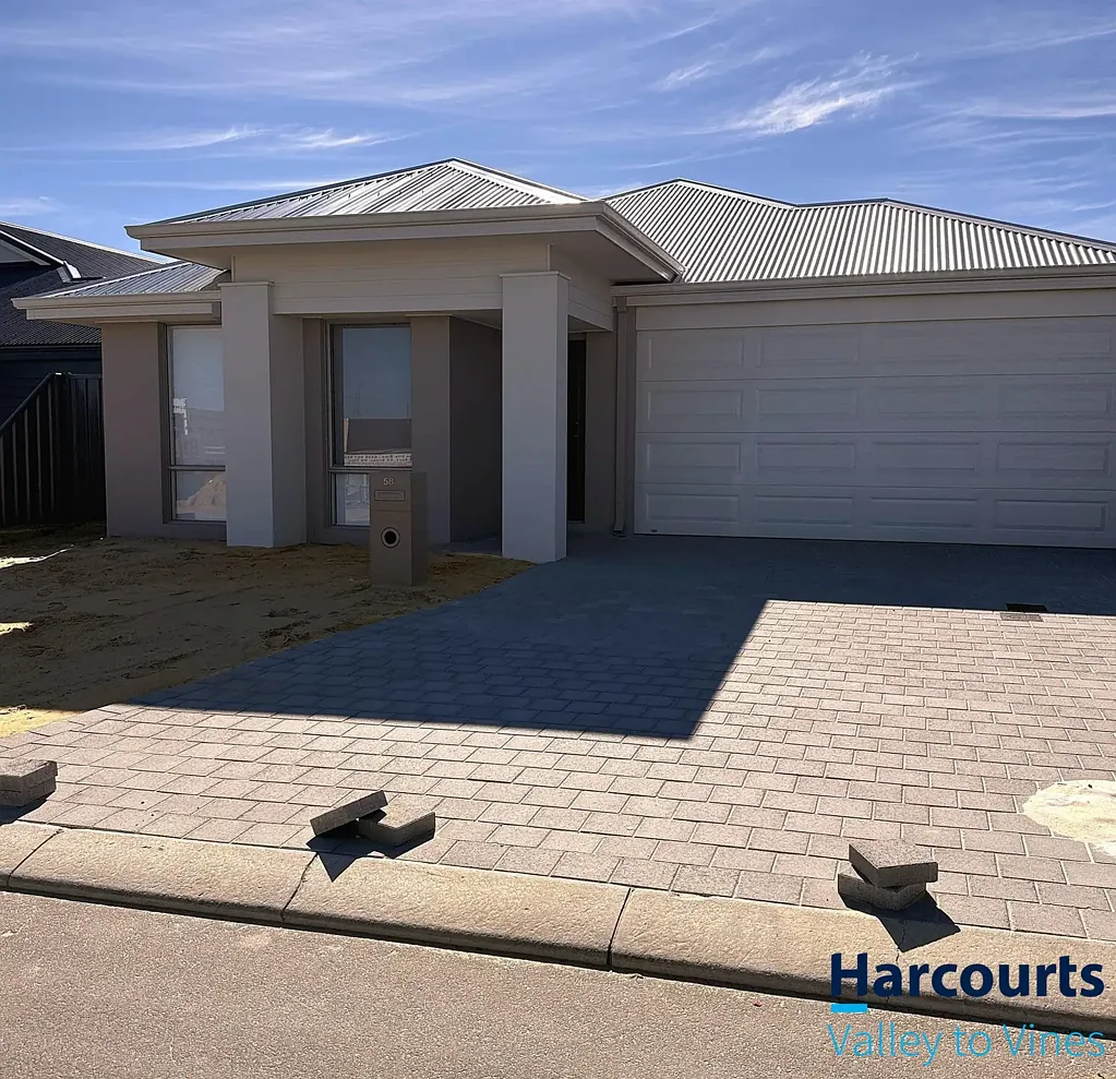 Brand-New Modern Living in Beautiful Champion Lakes