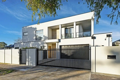 Greenacres 4 Slaapkamer Elite Level Entertainer Boasting Architectural Excellence & Lifestyle Appeal!