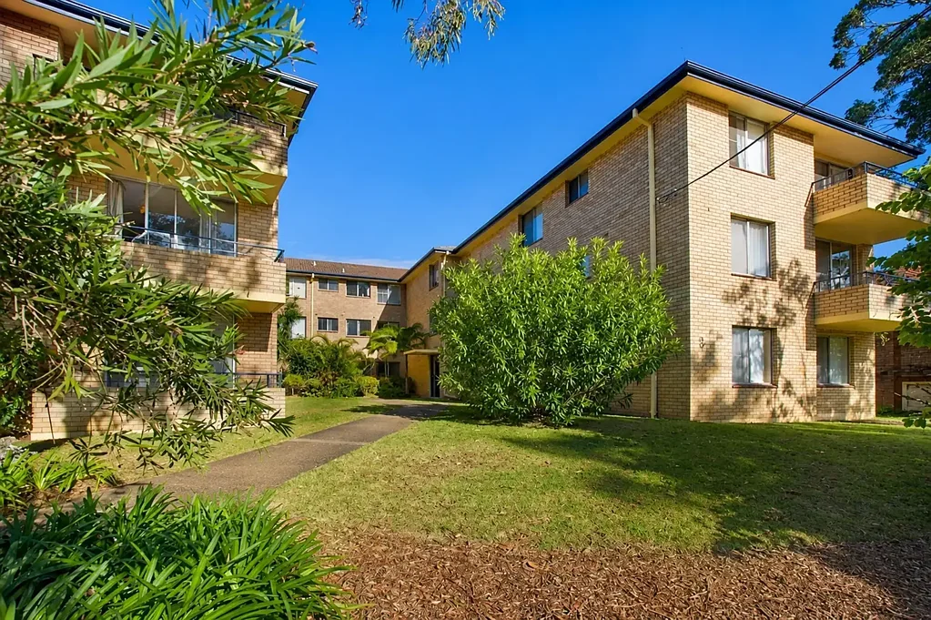 CLEAN AND TIDY HOME IN CONVENIENT LOCATION