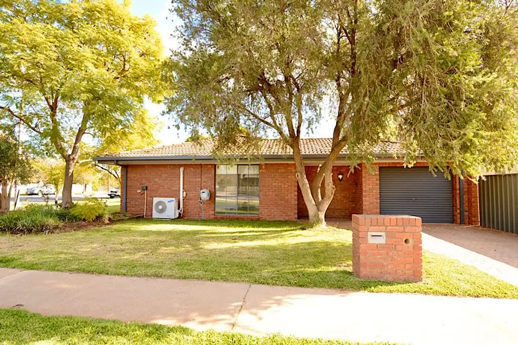 Welcome to Charming 2-Bedroom Unit in the Heart of Mildura