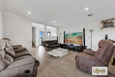 32 Bronnie St., Clyde North, VIC 3978, 4房, 2浴, House