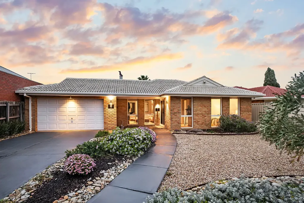 Taylors Lakes 4ਬੈੱਡਰੂਮ Prime Location, Poolside Living & Endless Family Appeal