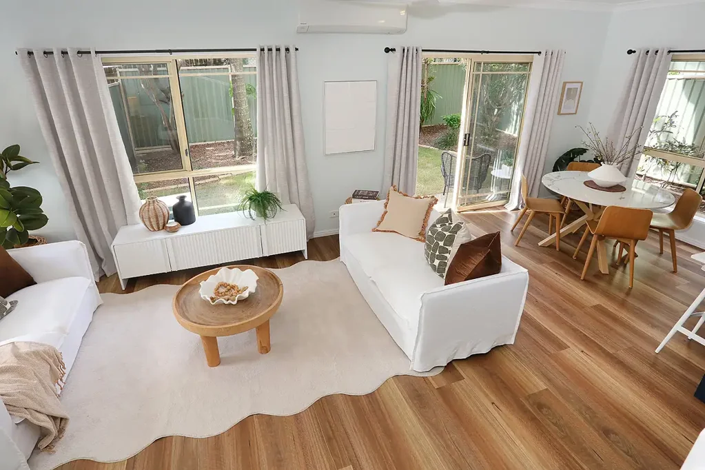 Southport 4chambre Beautiful Renovated Townhouse in TSS Locale, Elevated Position with Views, Vacant Possession