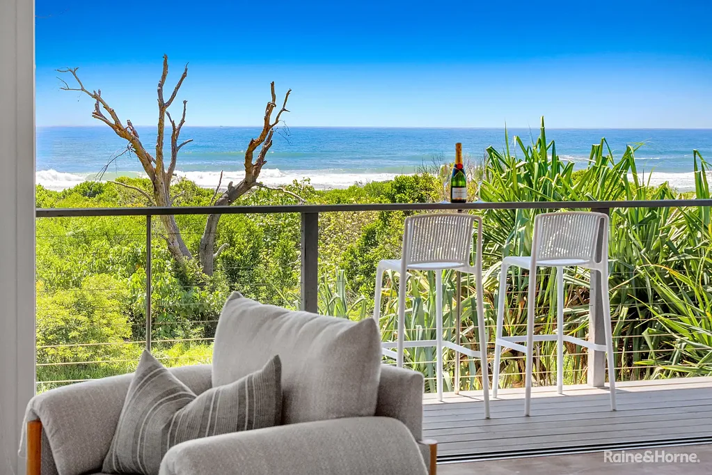 Pottsville 5 Bedroom VIVID OCEAN VIEWS TO BYRON LIGHTHOUSE