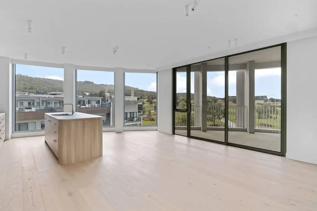 Modern Marina-View Apartment in Martha Cove