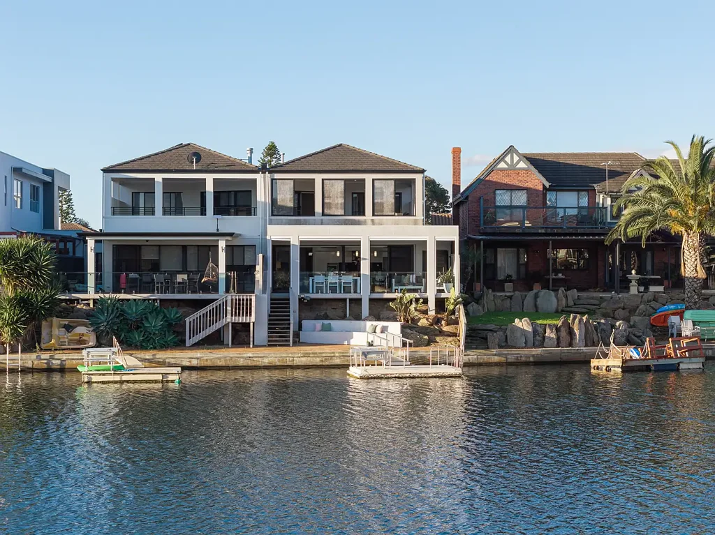West Lakes 4 Slaapkamer Embrace the Ultimate West Lakes Waterfront Lifestyle